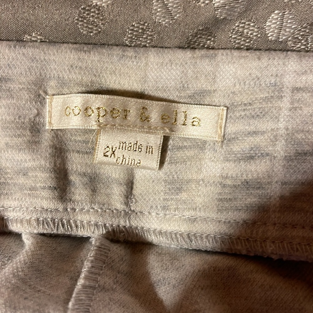 EUC Plaid grey and white pants - Picture 4 of 4